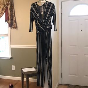 BNWT Express SIze S 3/4 sleeve jumper. Blk/cream